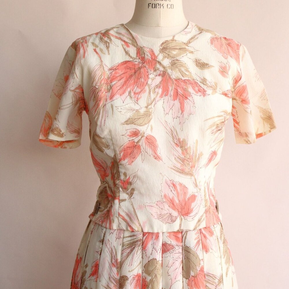 Vintage 1960s Dress, Floral Print With Lucite Buttons, Full Skirt Peach Pink - Picture 3 of 10